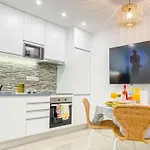 Apartamento Luxury 2 Min With Balcony, Ocean View, Wifi, Ac, Smarttv Portimão