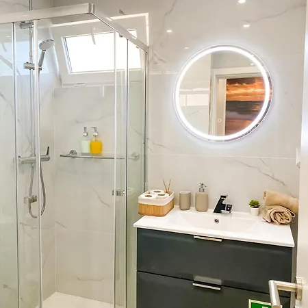 Daire Luxury 2 Min With Balcony, Ocean View, Wifi, Ac, Smarttv *