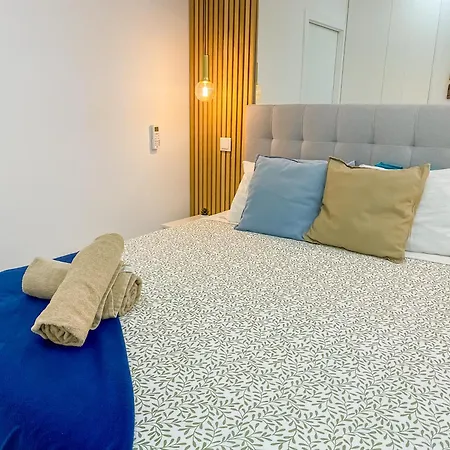 Апартаменты Luxury 2 Min With Balcony, Ocean View, Wifi, Ac, Smarttv *