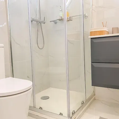 Daire Luxury 2 Min With Balcony, Ocean View, Wifi, Ac, Smarttv
