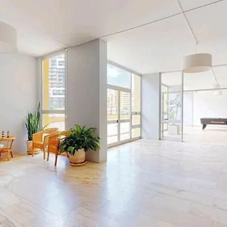 Luxury 2 Min With Balcony, Ocean View, Wifi, Ac, Smarttv Apartment