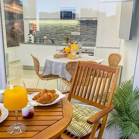 Luxury 2 Min With Balcony, Ocean View, Wifi, Ac, Smarttv Portimão