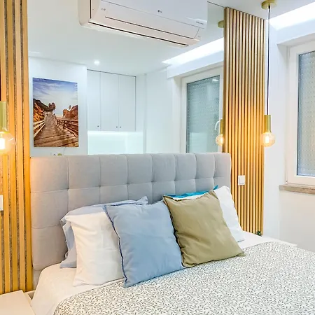 Luxury 2 Min With Balcony, Ocean View, Wifi, Ac, Smarttv * Portimão