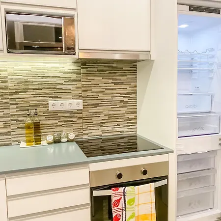 Luxury 2 Min With Balcony, Ocean View, Wifi, Ac, Smarttv