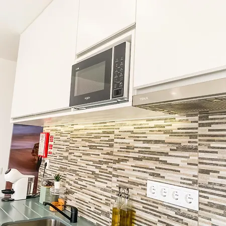 Luxury 2 Min With Balcony, Ocean View, Wifi, Ac, Smarttv